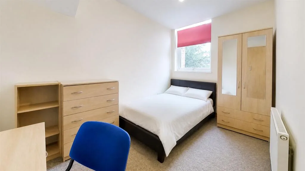 6 bedroom house for rent