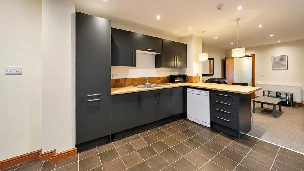 6 bedroom house for rent