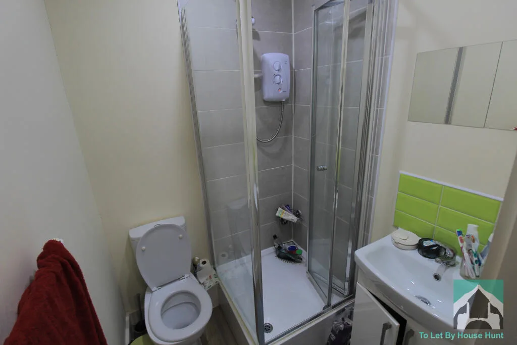 6 bedroom terraced house for rent