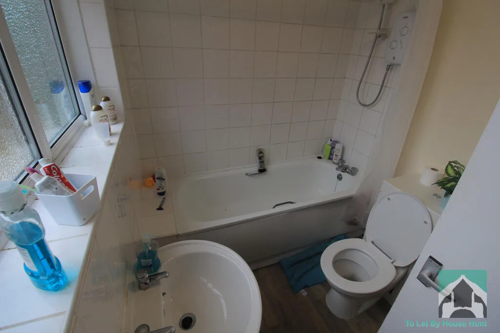 6 bedroom terraced house for rent