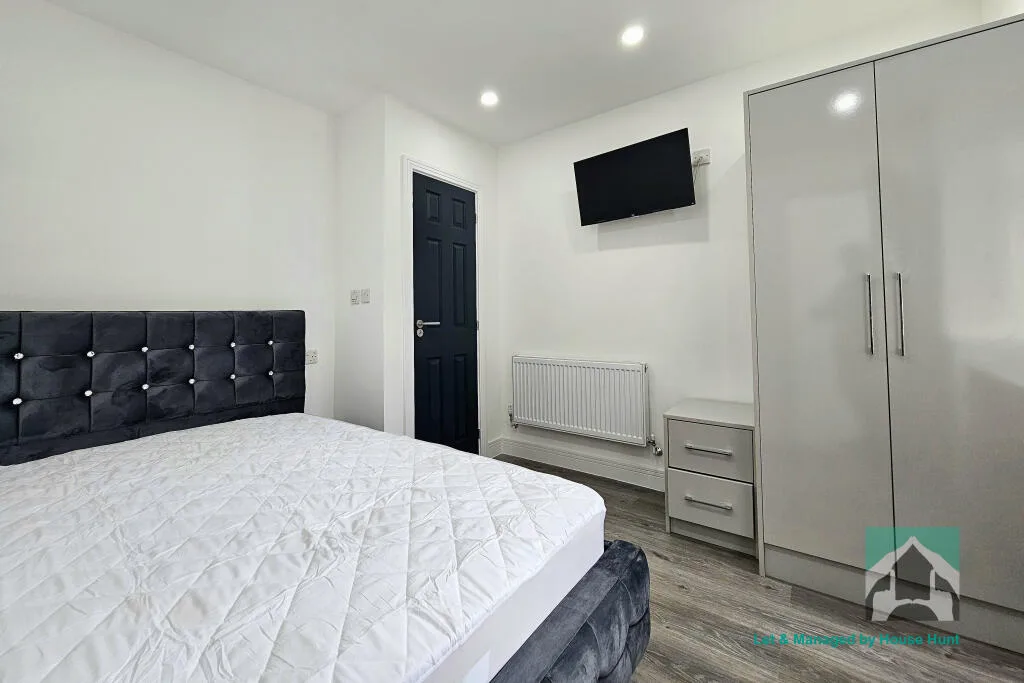 6 bedroom house for rent