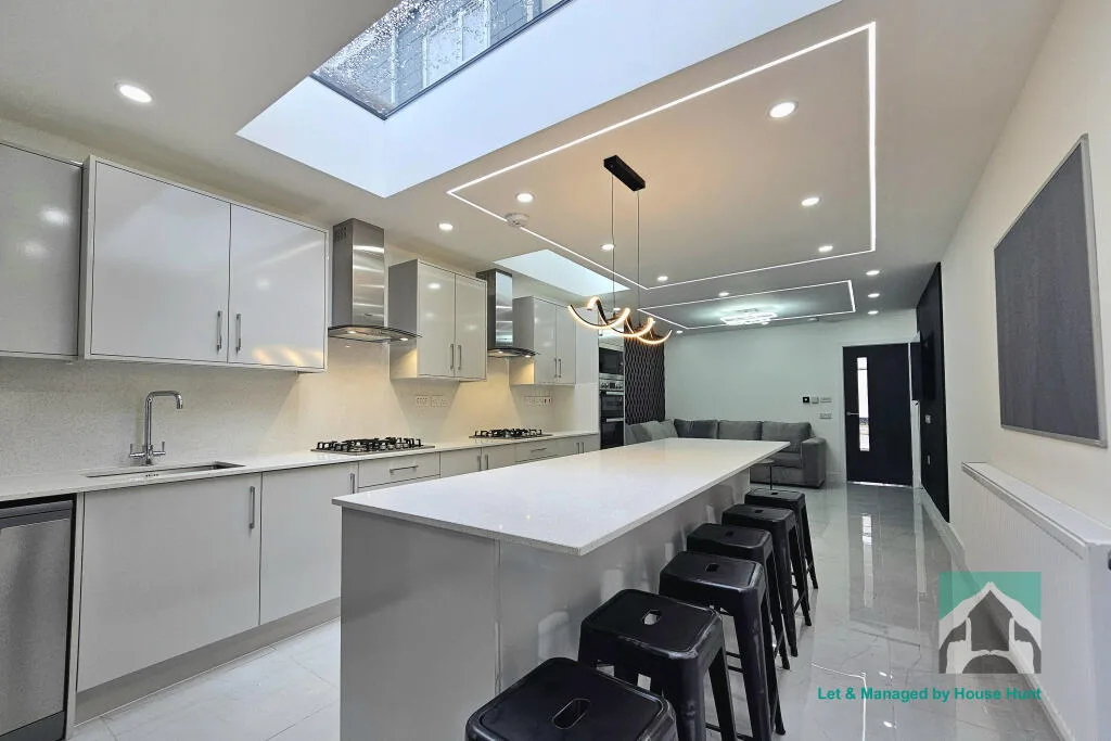 6 bedroom house for rent