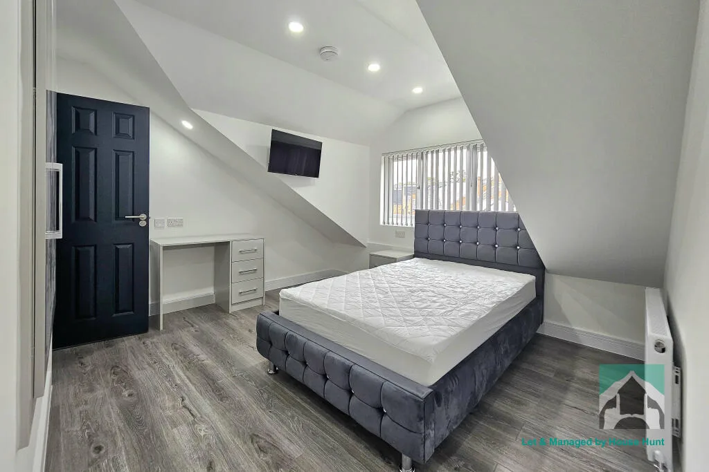 6 bedroom house for rent