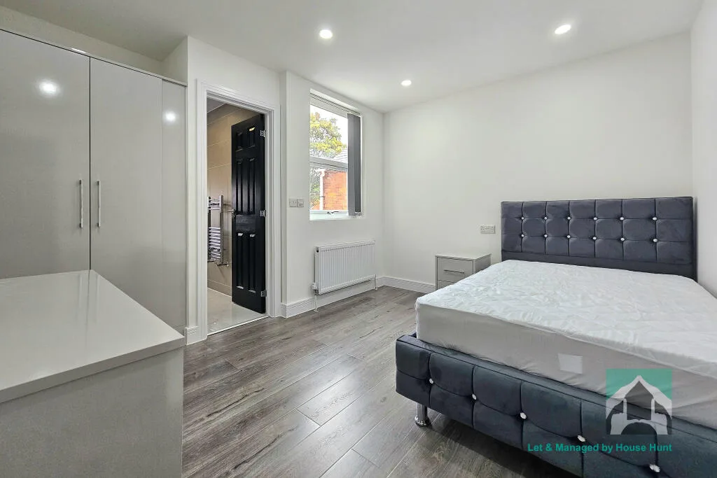 6 bedroom house for rent