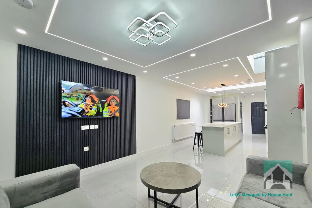 6 bedroom house for rent