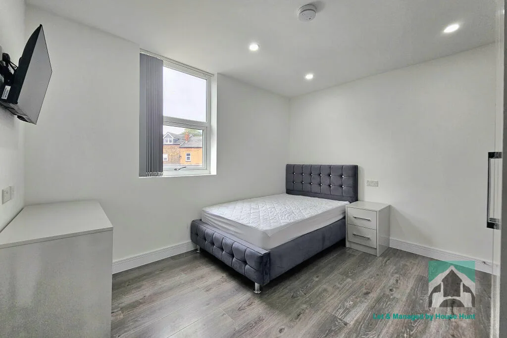 6 bedroom house for rent