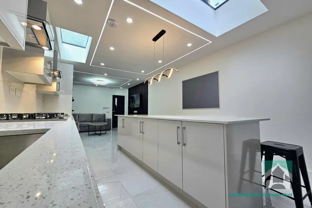 6 bedroom house for rent