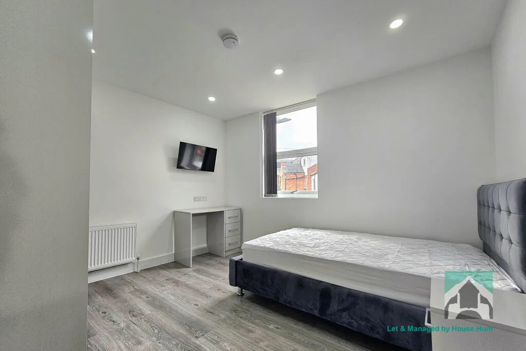 6 bedroom house for rent