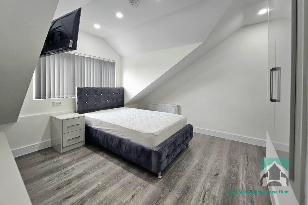 6 bedroom house for rent