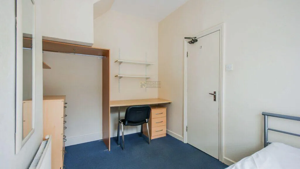 6 bedroom terraced house for rent