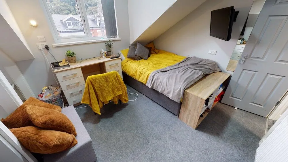 6 bedroom house for rent
