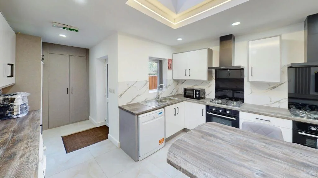 5 bedroom terraced house for rent