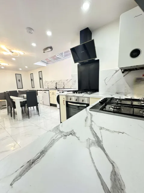 6 bedroom terraced house for rent