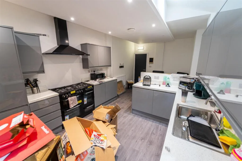 5 bedroom house for rent