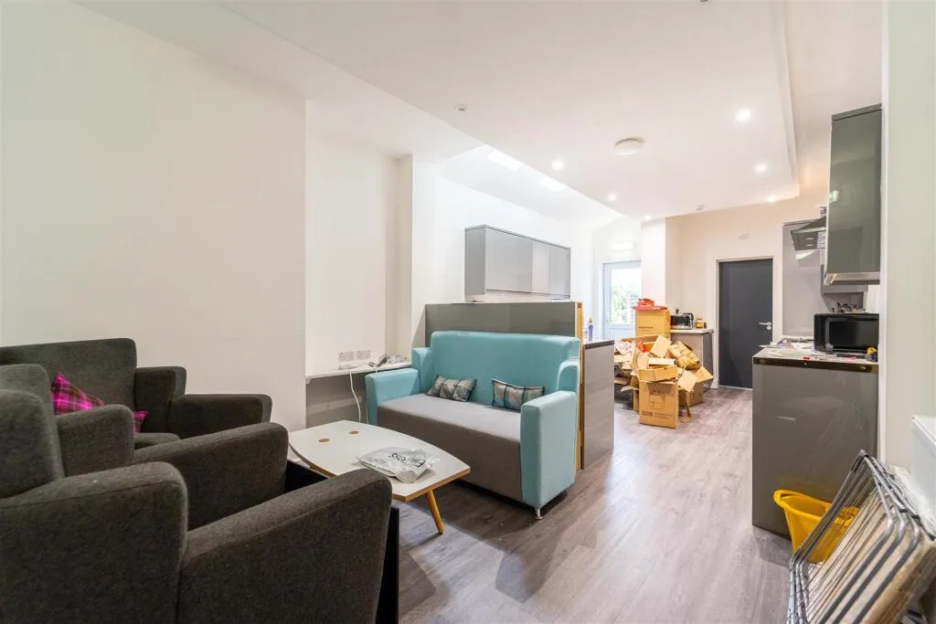 5 bedroom house for rent