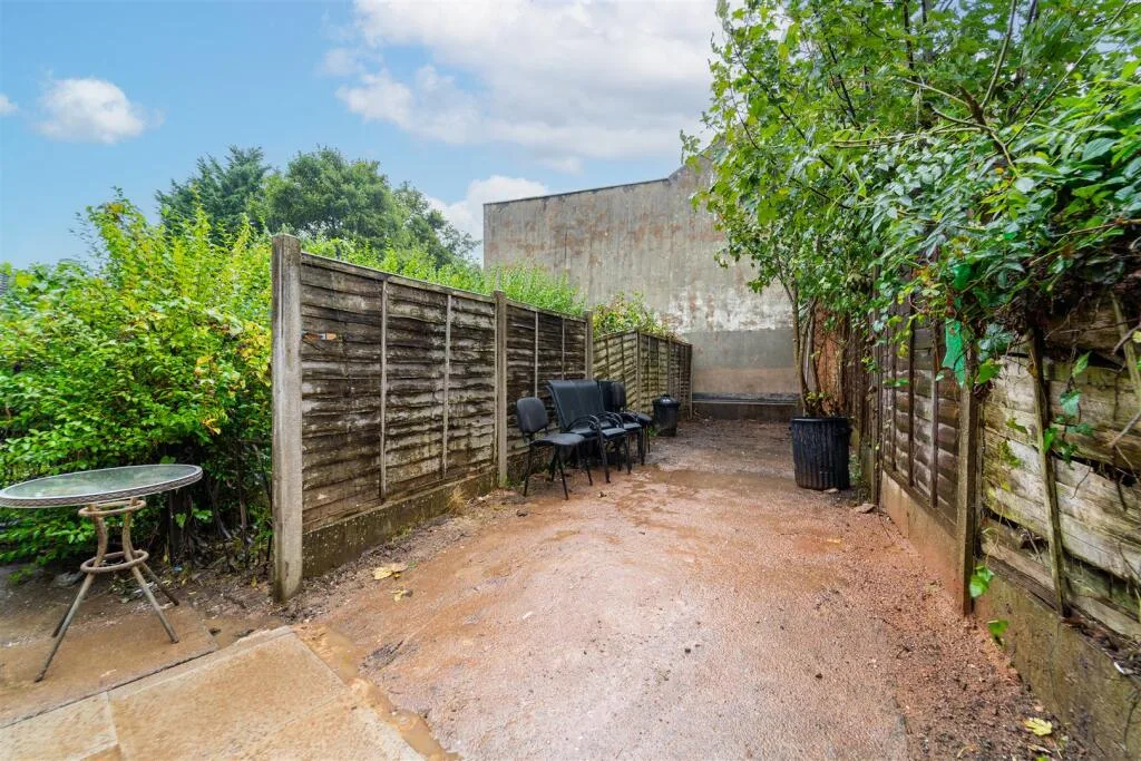 5 bedroom house for rent