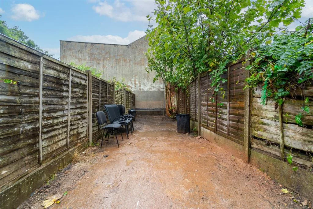 5 bedroom house for rent