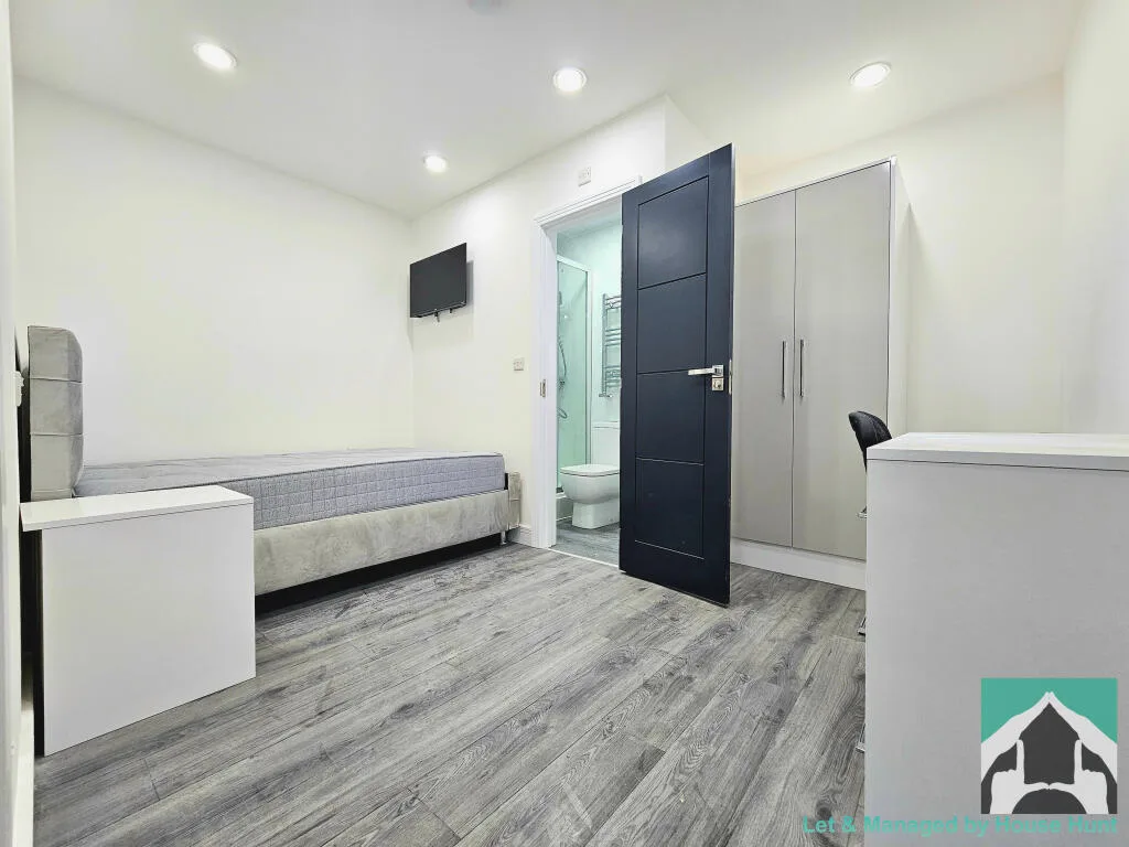 9 bedroom house for rent