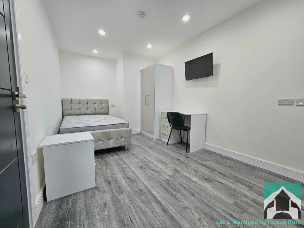 9 bedroom house for rent