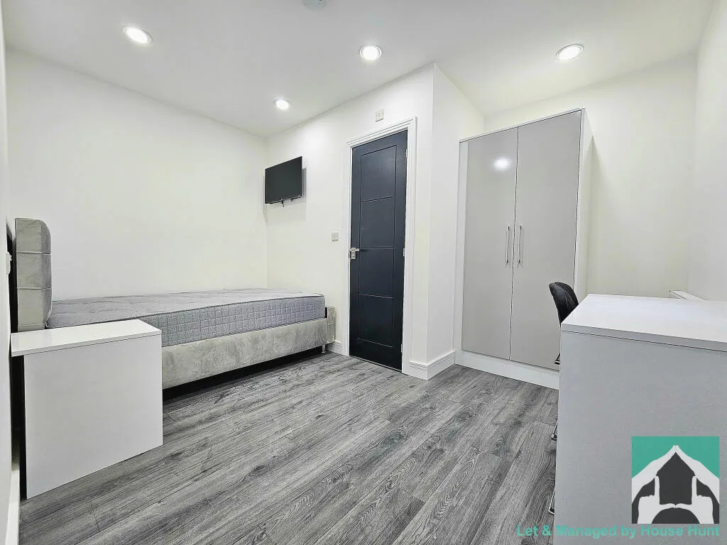 9 bedroom house for rent