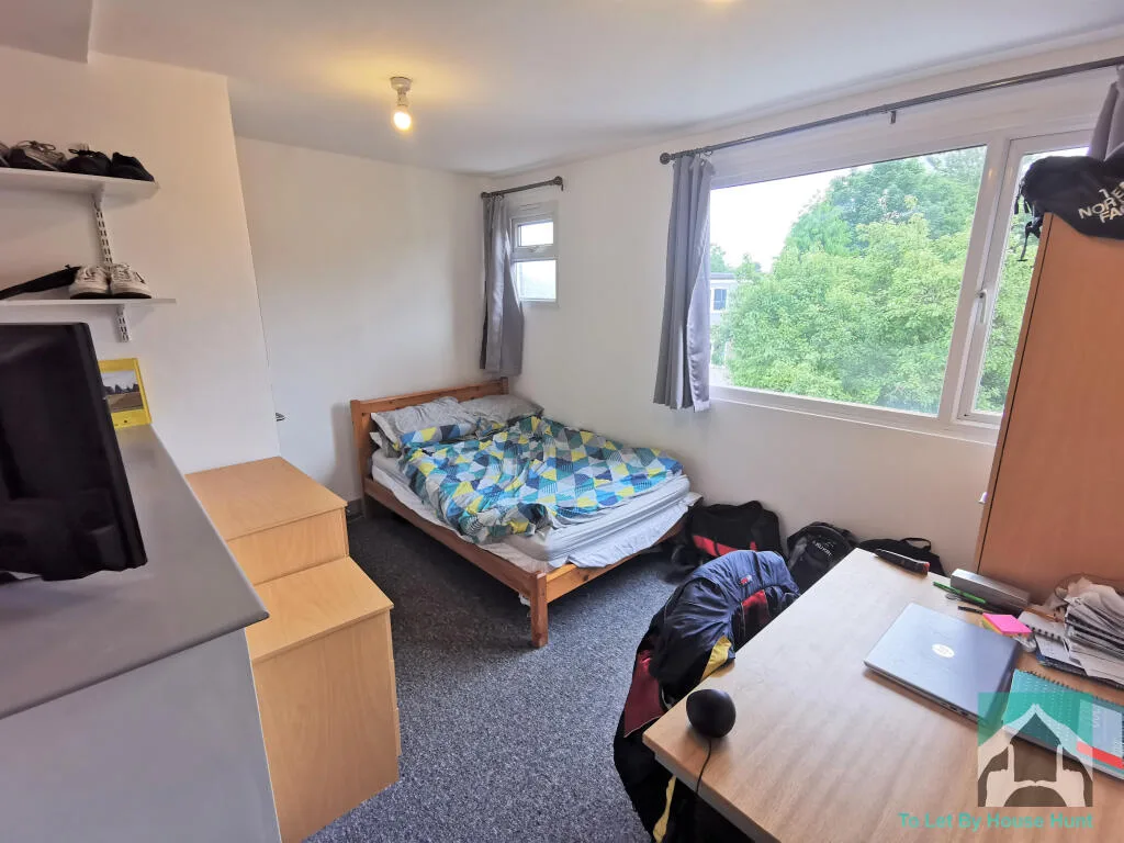 5 bedroom terraced house for rent