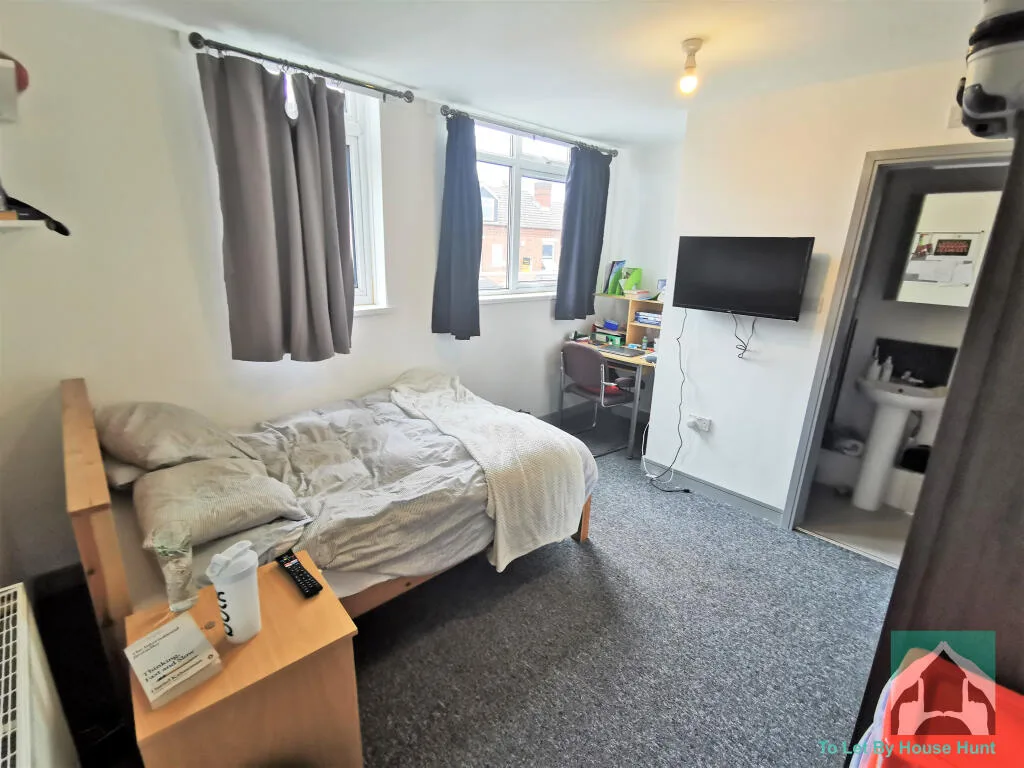 5 bedroom terraced house for rent