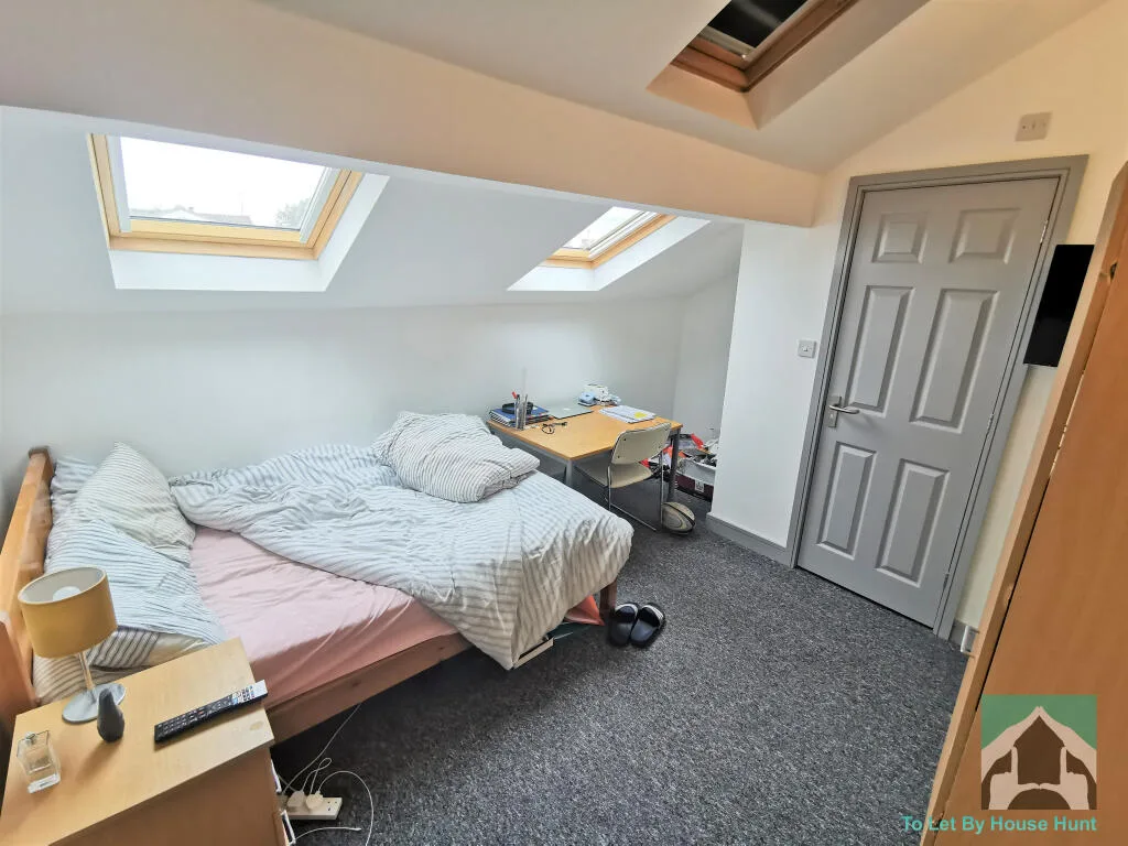 5 bedroom terraced house for rent