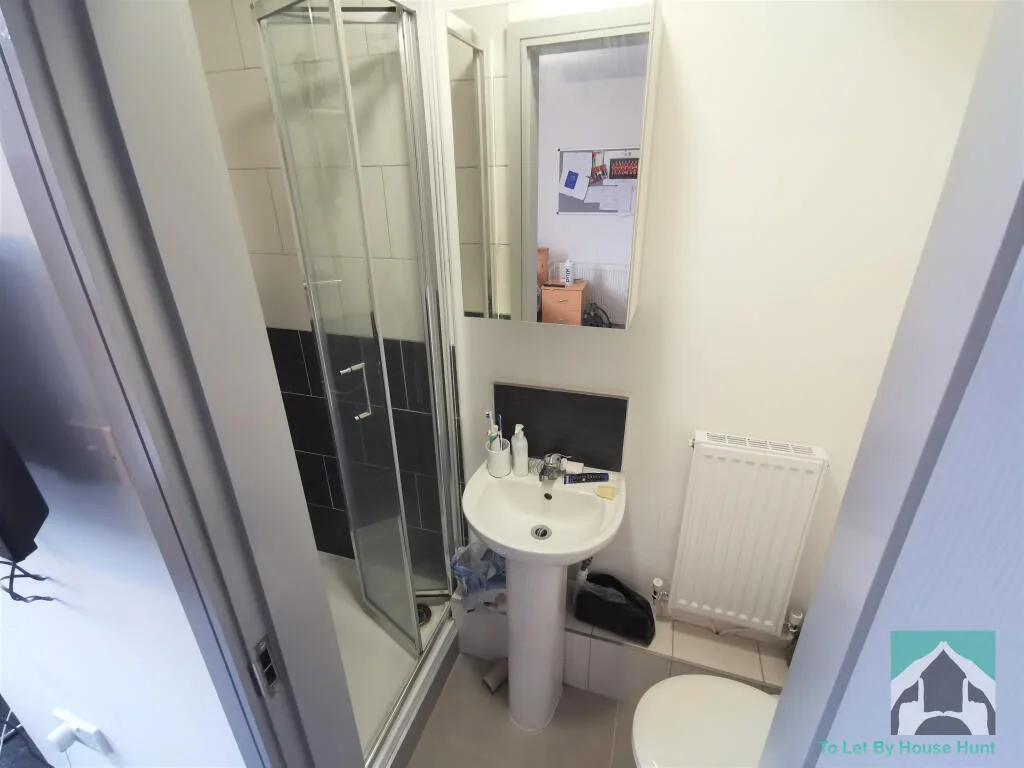 5 bedroom terraced house for rent