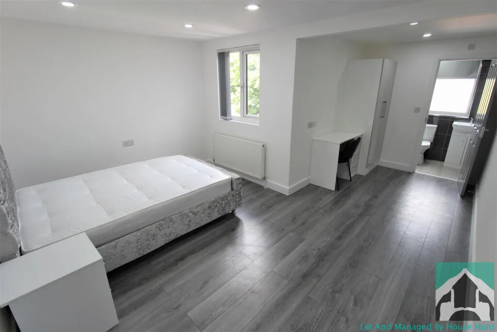 7 bedroom terraced house for rent