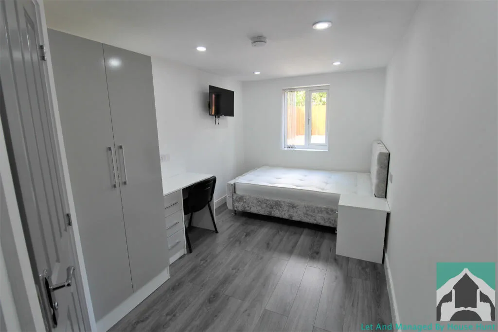 7 bedroom terraced house for rent