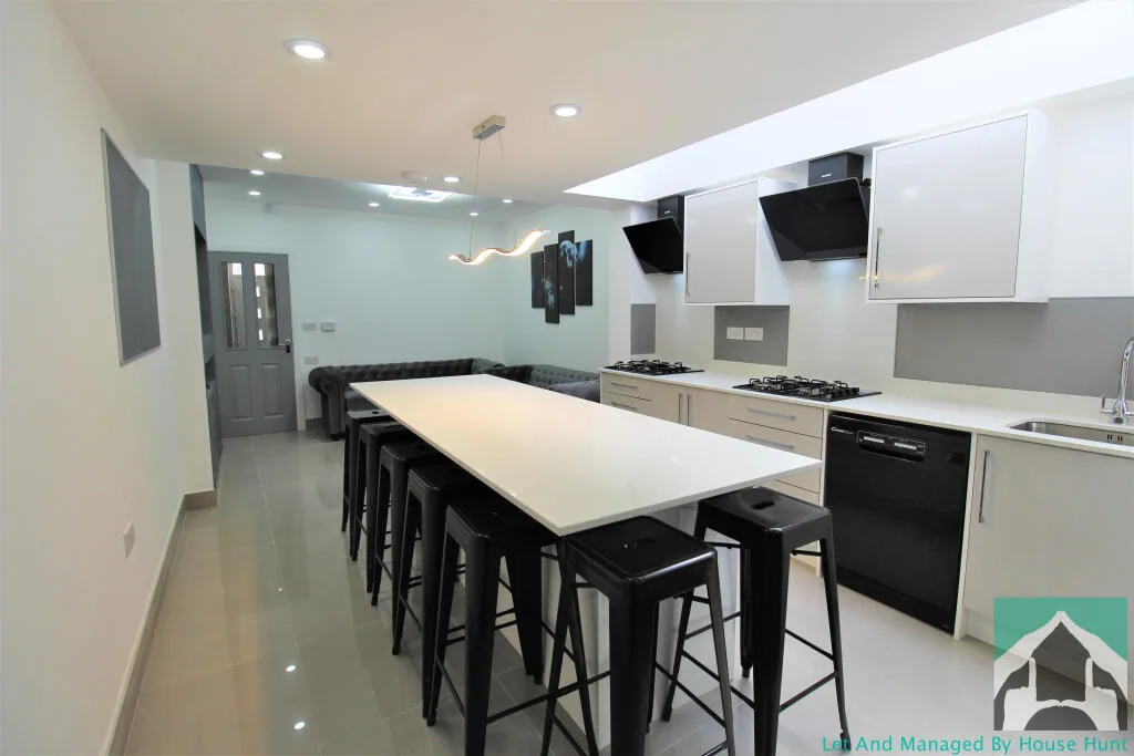 7 bedroom terraced house for rent