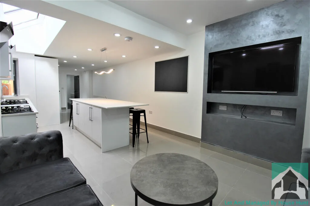 7 bedroom terraced house for rent