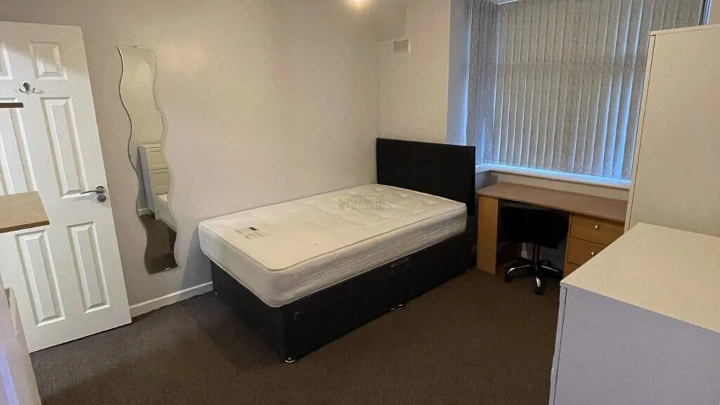 7 bedroom terraced house for rent