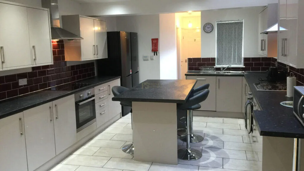 7 bedroom terraced house for rent