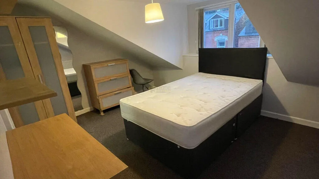 7 bedroom terraced house for rent