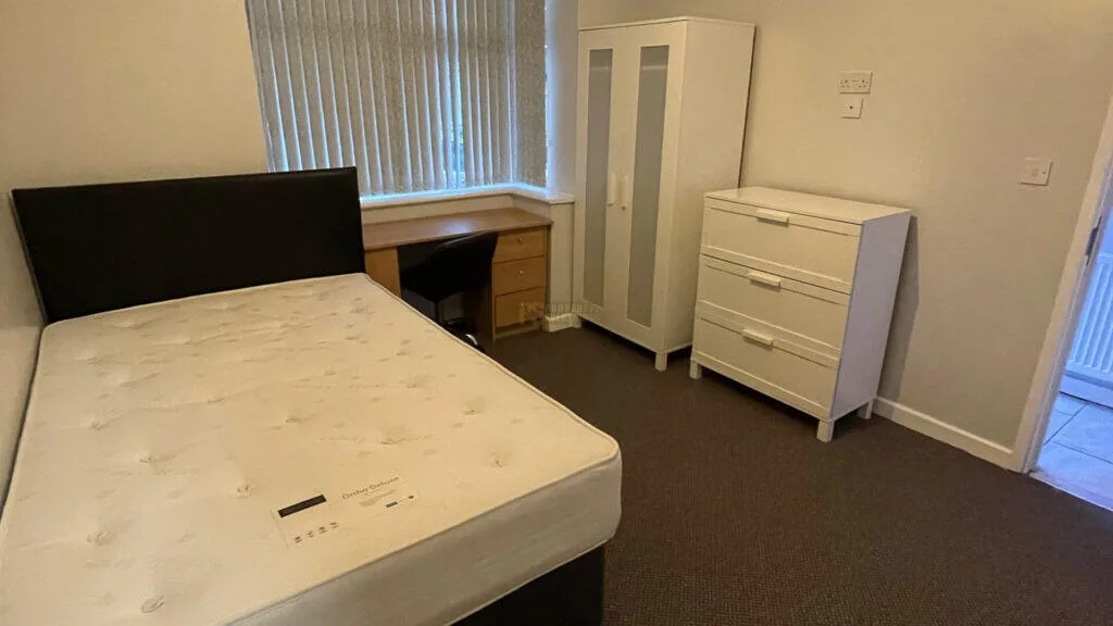 7 bedroom terraced house for rent