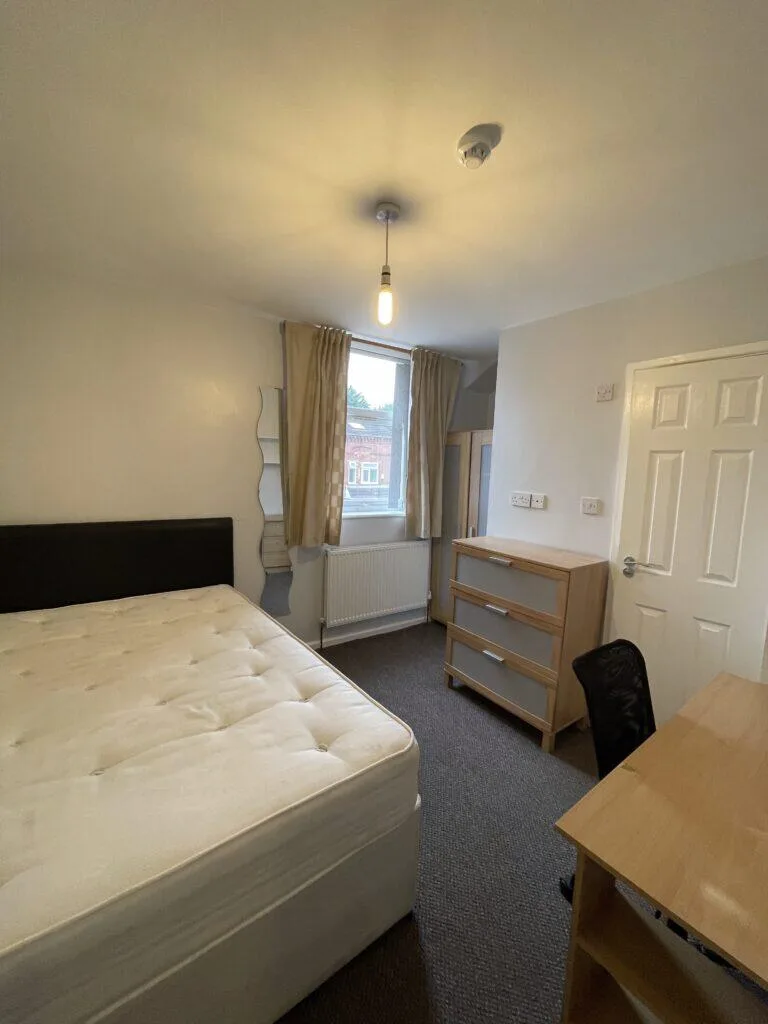 7 bedroom terraced house for rent
