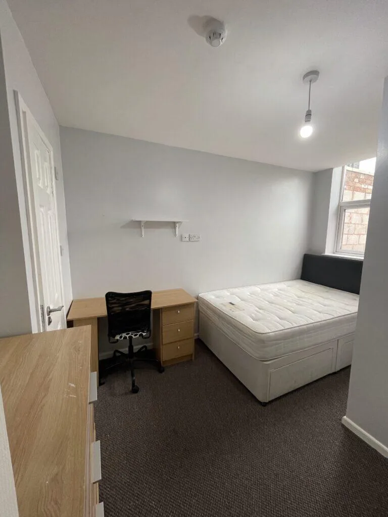7 bedroom terraced house for rent