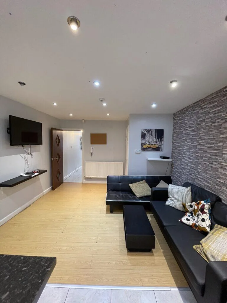 7 bedroom terraced house for rent