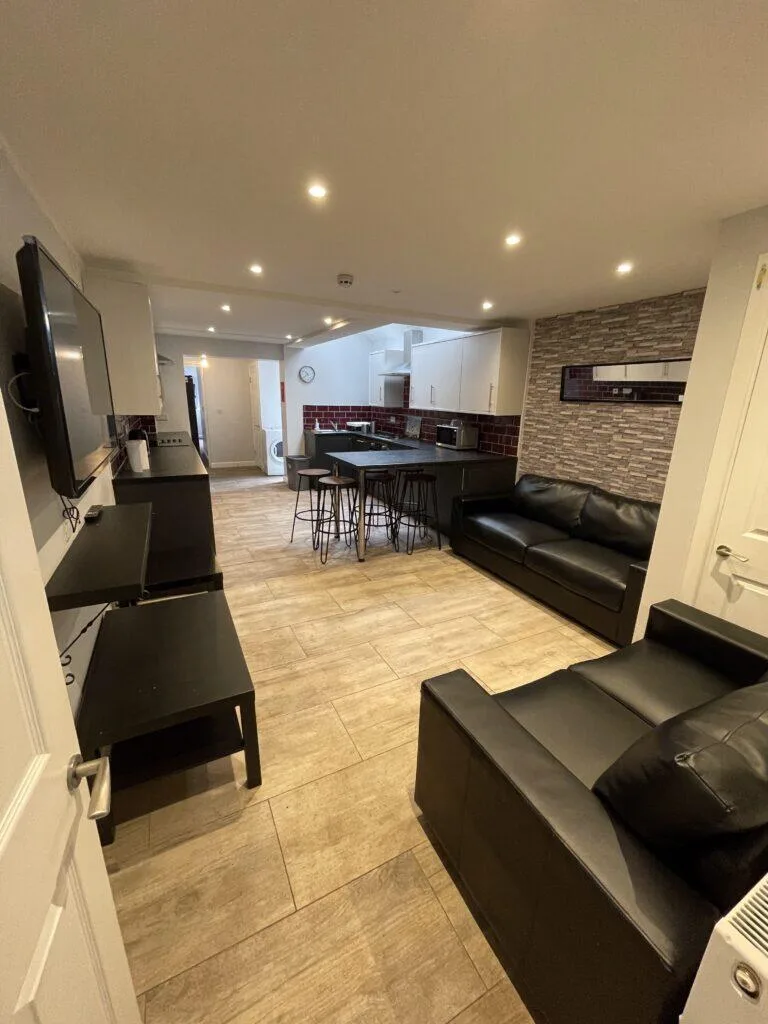 7 bedroom terraced house for rent