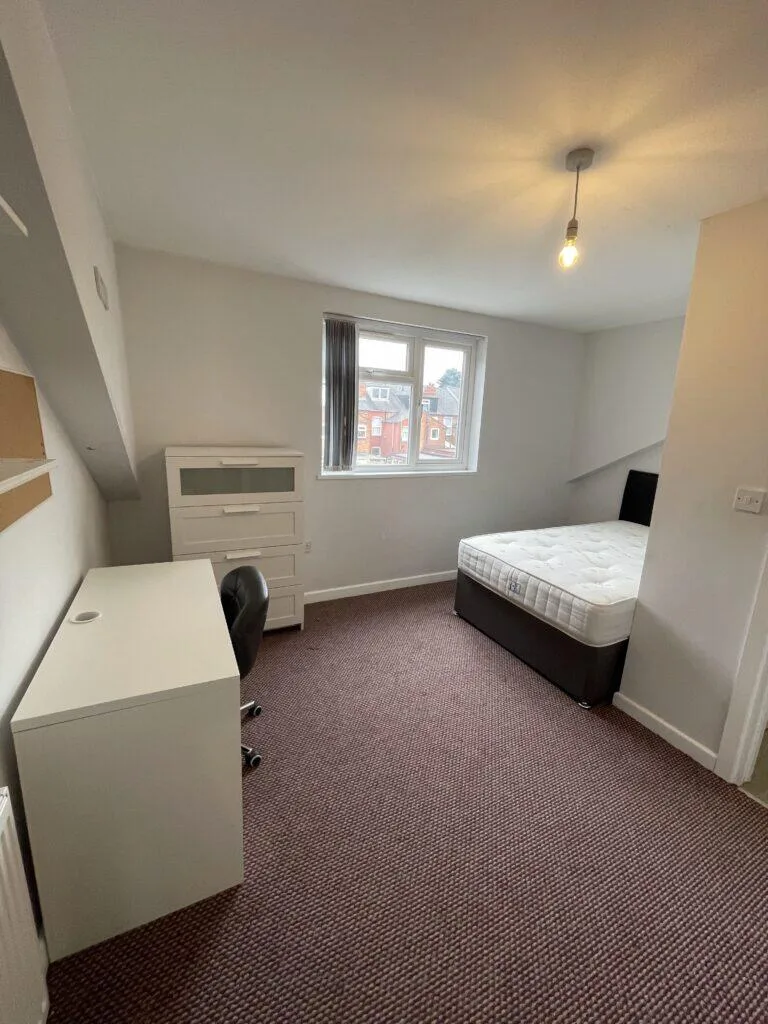 7 bedroom terraced house for rent