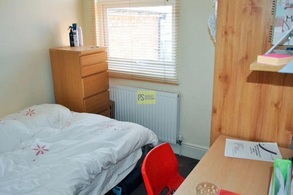5 bedroom terraced house for rent