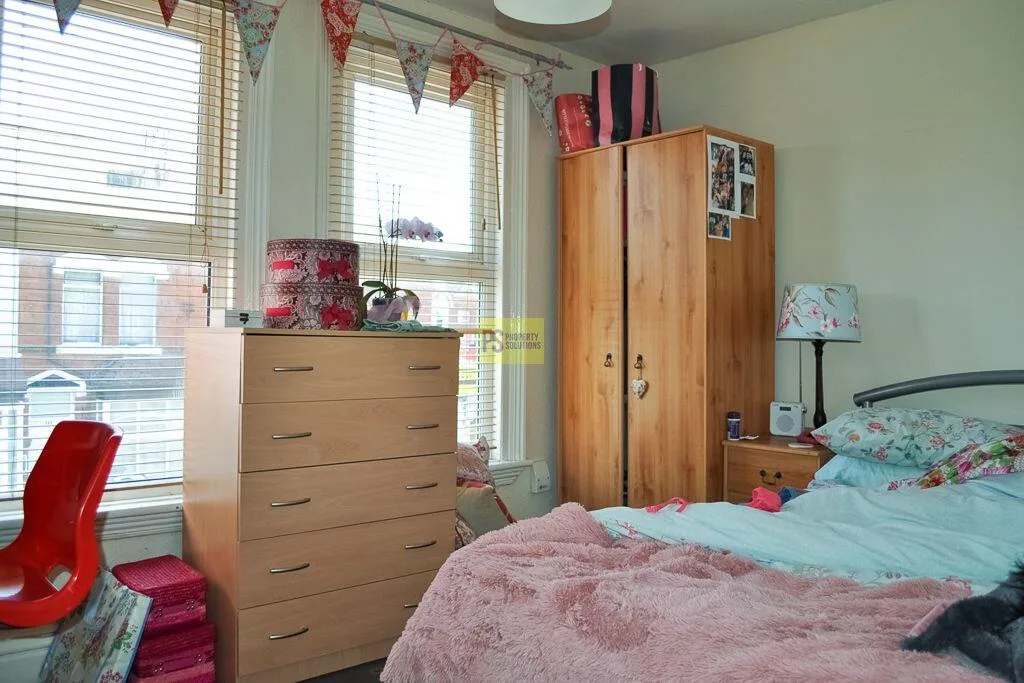 5 bedroom terraced house for rent