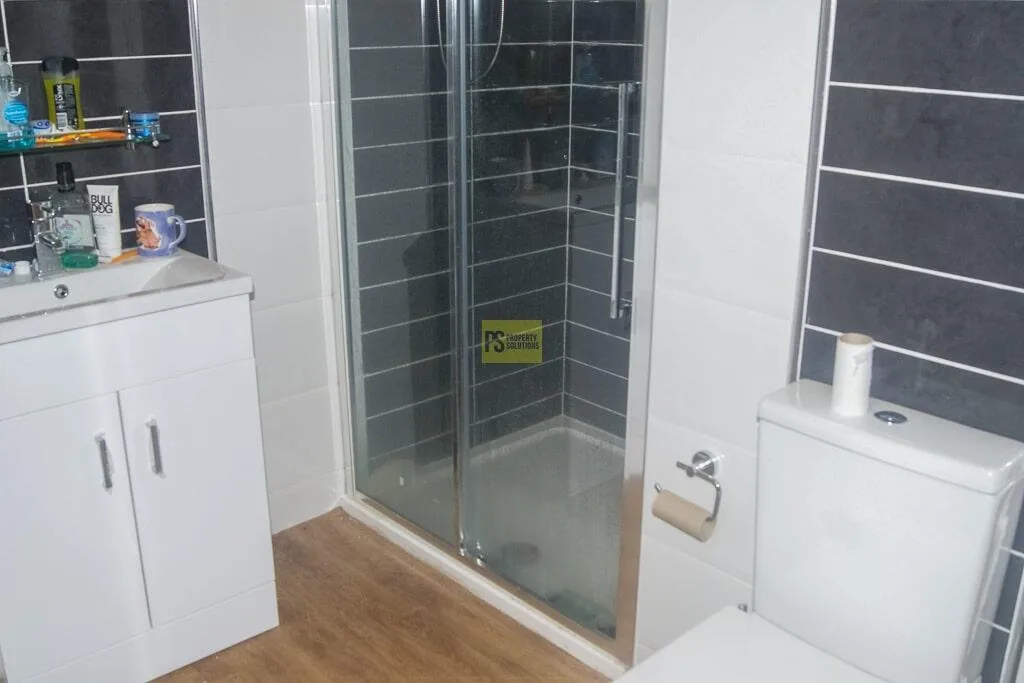 5 bedroom terraced house for rent