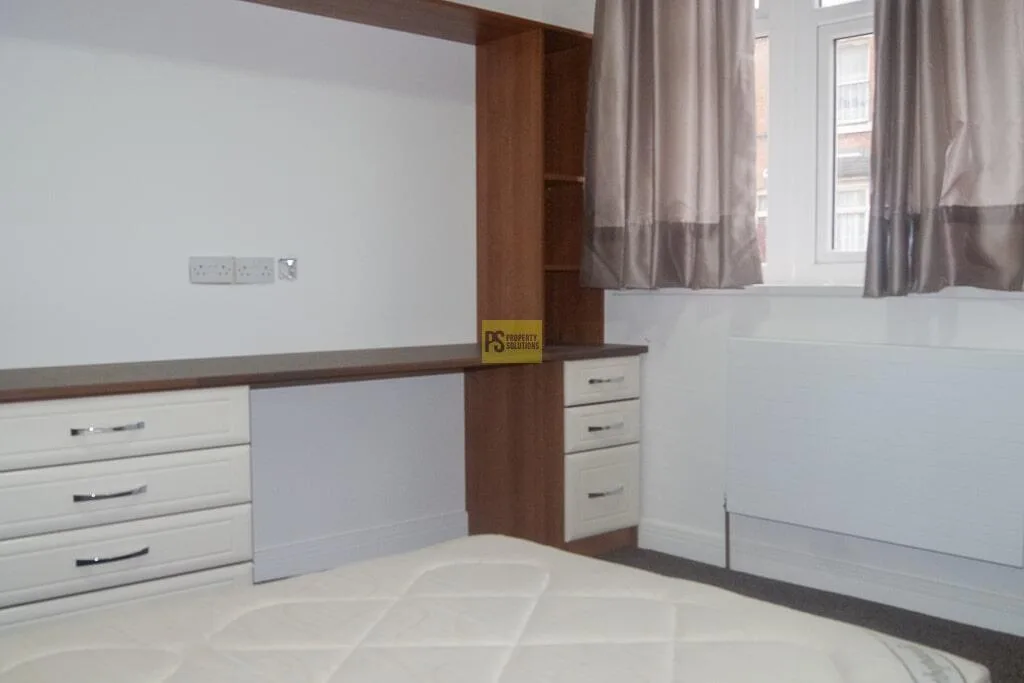 5 bedroom terraced house for rent