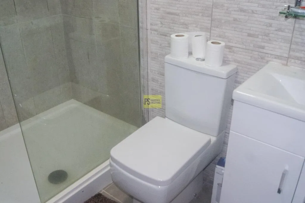 5 bedroom terraced house for rent