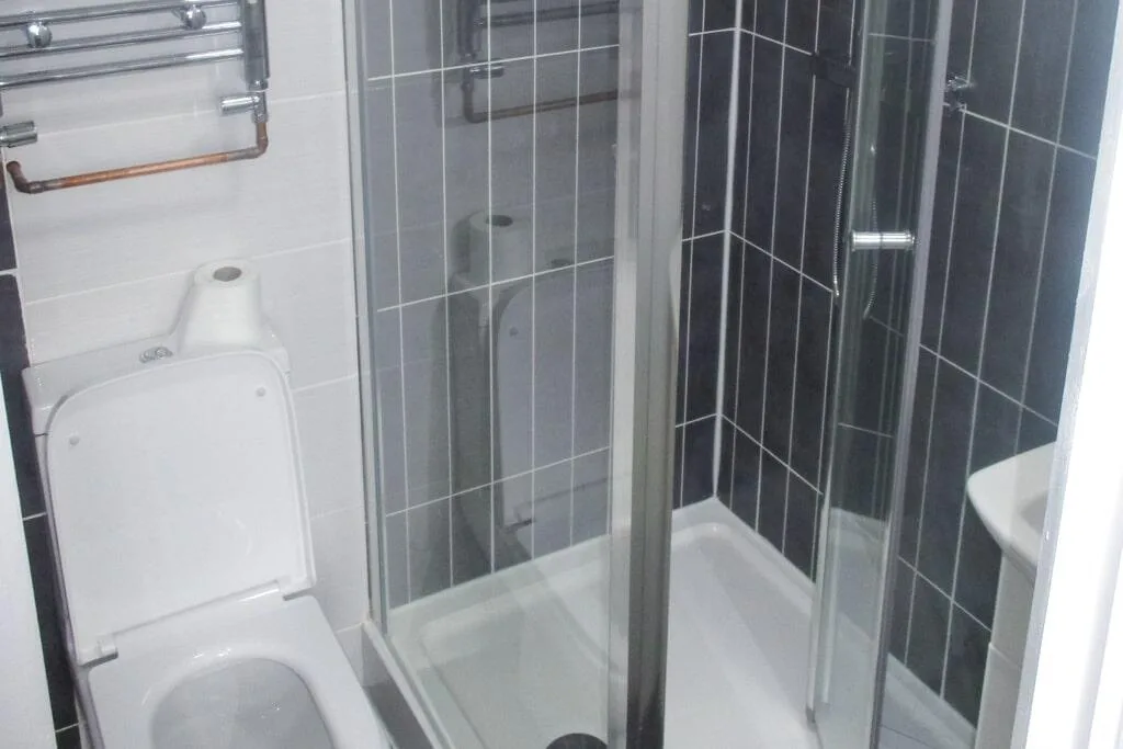 5 bedroom terraced house for rent