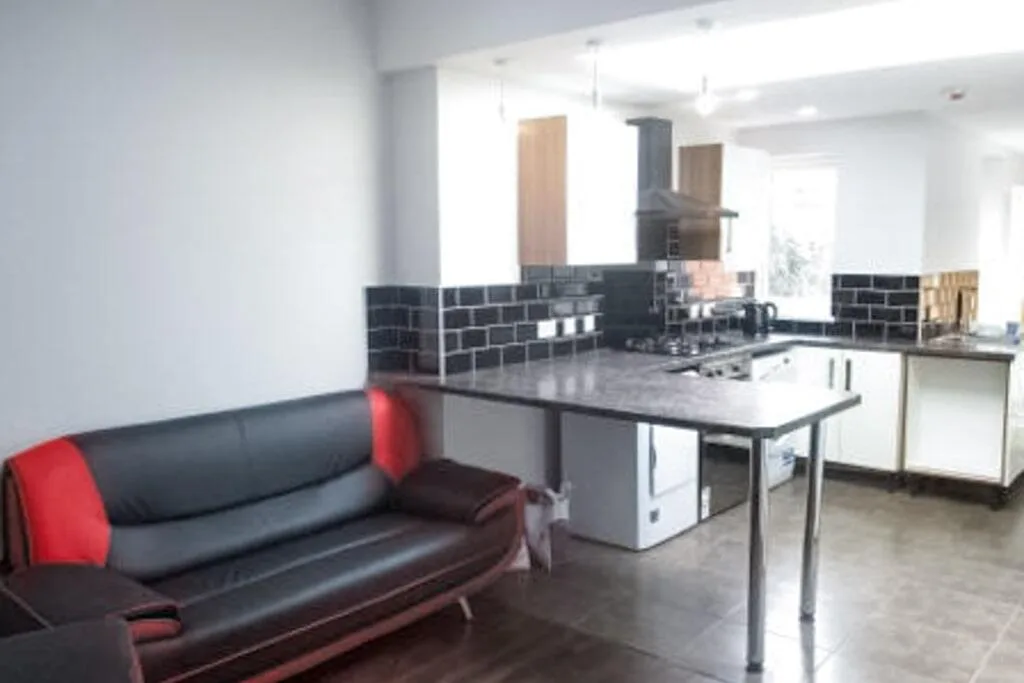 5 bedroom terraced house for rent