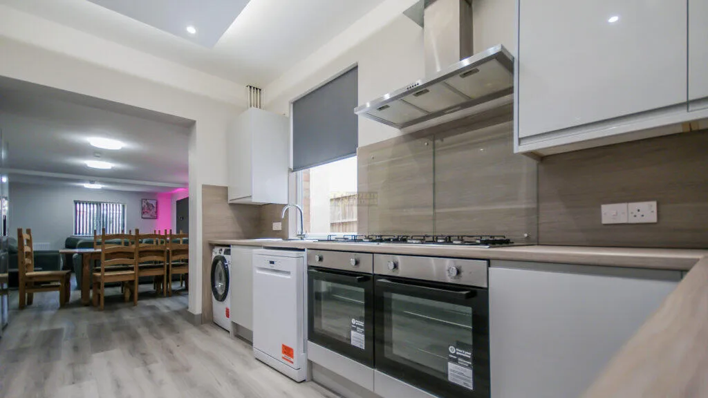 7 bedroom terraced house for rent