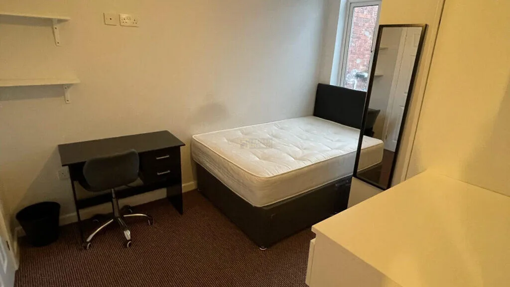 7 bedroom terraced house for rent